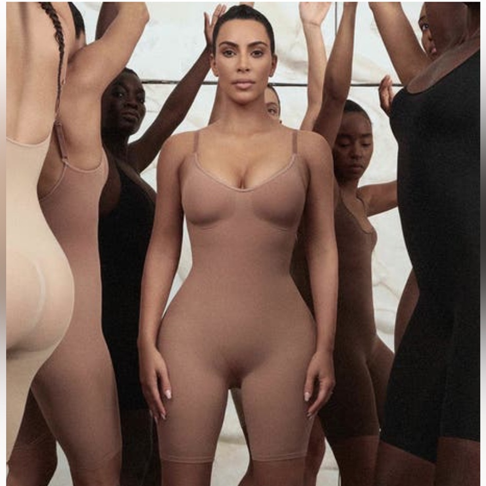 SKIMS
Sculpting Seamless Mid-Thigh Bodysuit